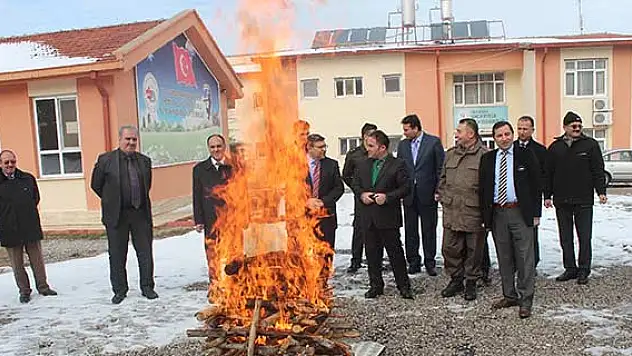 Beyşehir ilçe protokolü kamp ateşi yaktı