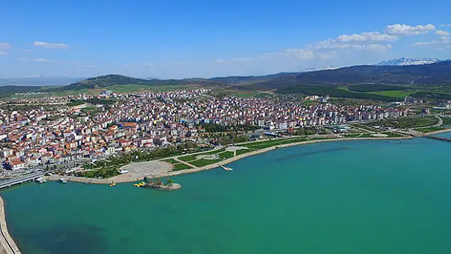 Beyşehir'in en büyük parkına yürüyüş yolu