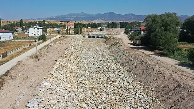 Beyşehir'in mahallesi taşkın riskinden kurtarılıyor
