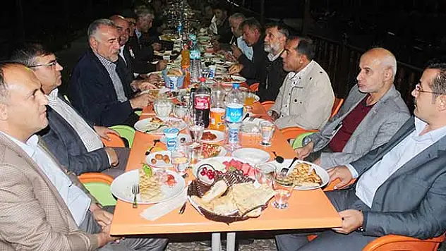 Beyşehir Protokolü Muhtarlarla İftarda Bir Araya Geldi