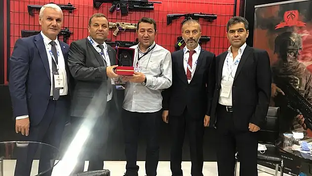 Beyşehir Ticaret ve Sanayi Odası'ndan fuara katılan firmalara plaket
