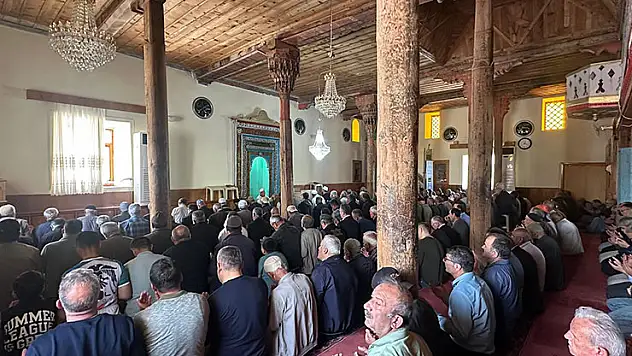 Beyşehir ve Derbent'te çiftçiler yağmur duasında buluştu