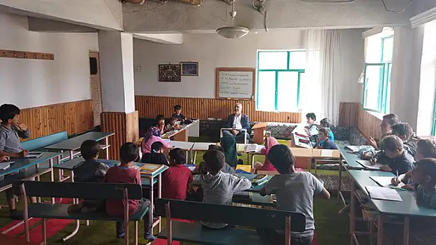 Beyşehir ve Hüyük'te yaz Kur'an kurslarına öğrencilerin ilgisi sürüyor
