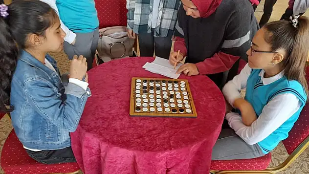 Beyşehir'de akıl ve zeka oyunları ilçe finalleri tamamlandı
