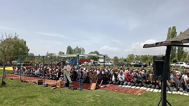 Beyşehir'de çiftçiler yağmur duasına çıktı