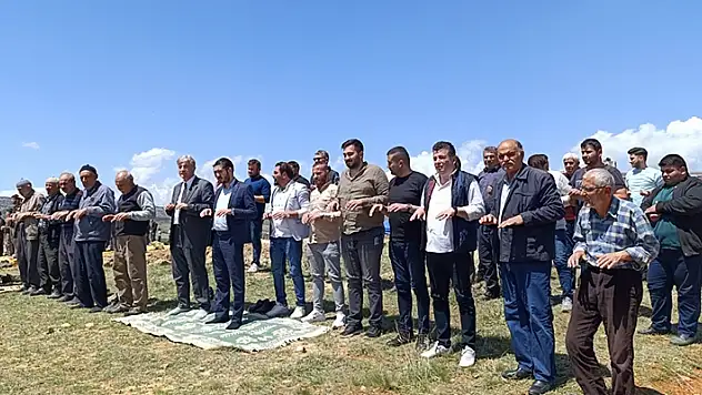 Beyşehir'de çiftçiler yağmur duasına çıktı
