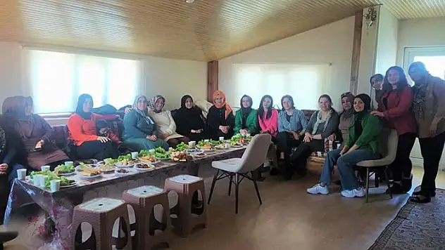 Beyşehir'de depremzede kadınlar için moral etkinliği düzenlendi

