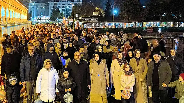 Beyşehir'de fenerler yandı, üç aylar başladı