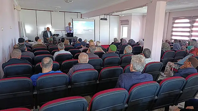 Beyşehir'de hacı adaylarına eğitim semineri