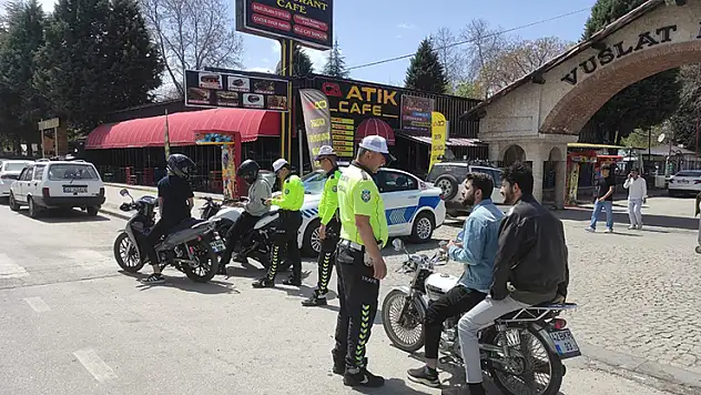 Beyşehir'de kask takmayan motosikletliler kameralardan belirlenip ceza yazılıyor