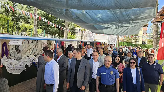 Beyşehir'de kursiyerler el emeği göz nuru eserlerini sergiledi