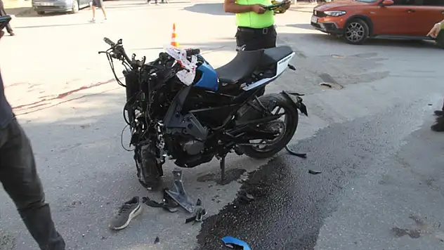 Beyşehir'de minibüs ile çarpışan motosiklet sürücüsü hayatını kaybetti