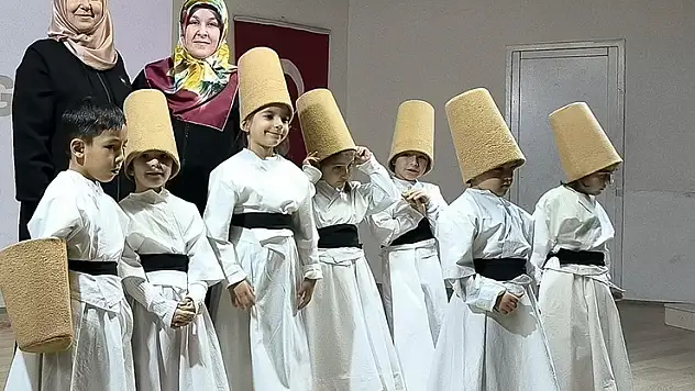 Beyşehir'de minik yüreklerden Mevlana'ya vefa