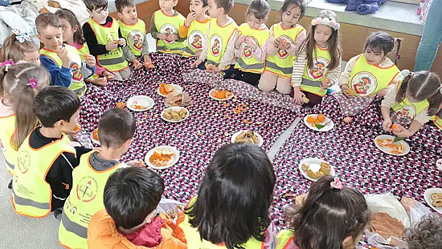 Beyşehir'de minikler doğa yürüyüşü gerçekleştirdi