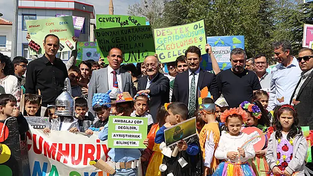 Beyşehir'de öğrenciler temiz çevre için yürüdü