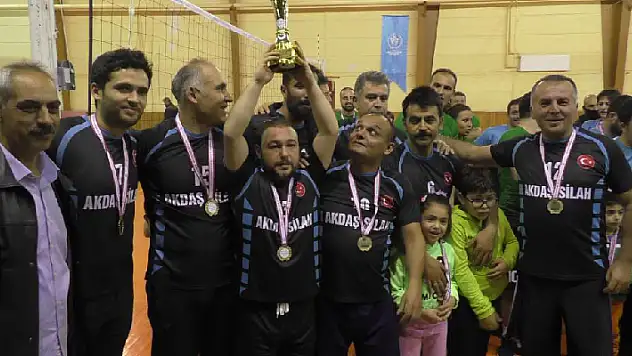 Beyşehir'de öğretmenler arası voleybol turnuvası sona erdi
