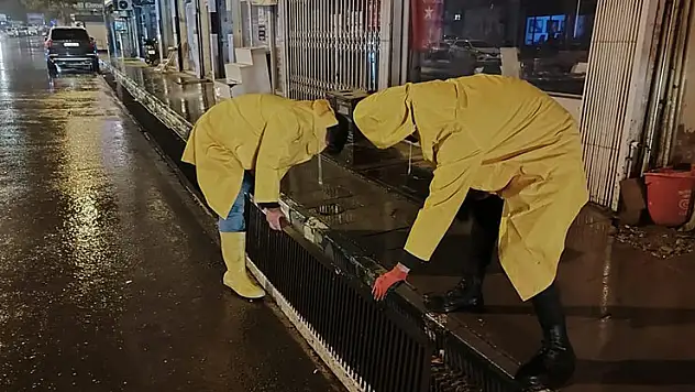 Beyşehir'de sağanak yağış etkili oldu