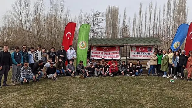 Beyşehir'de üniversite öğrencileri fidanları toprakla buluşturdu
