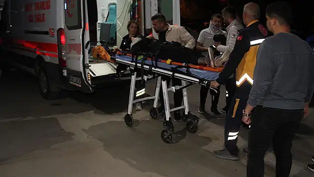 Beyşehir'de yayalara çarpan yabancı uyruklu motosikletli kaçtı: 3 yaralı