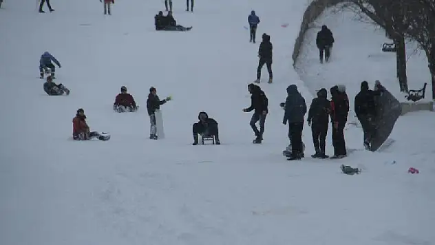 Beyşehir'in doğal kayak merkezi kayakseverlerin gözdesi oldu

