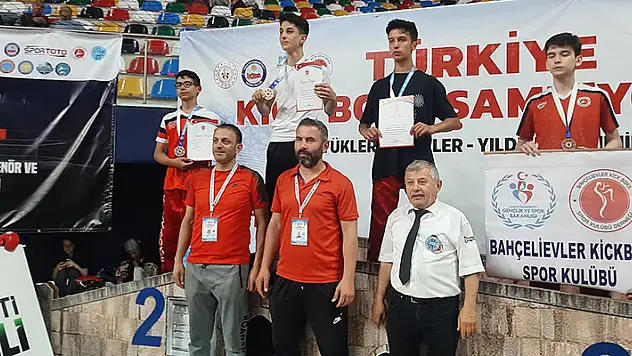 Beyşehirli 4 kick boksçu derece elde etti
