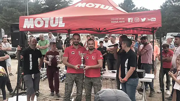 Beyşehirli off-road pilotları Bursa'da kupaları kaldırdı