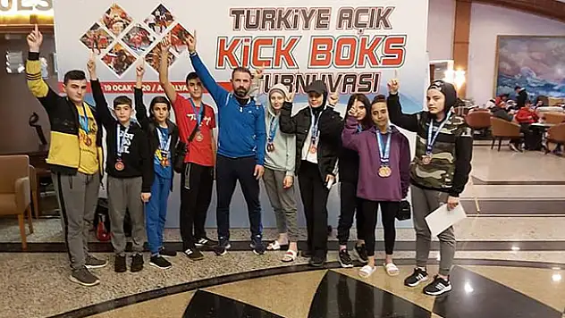 Beyşehirli sporcular Antalya'da madalyaları topladı