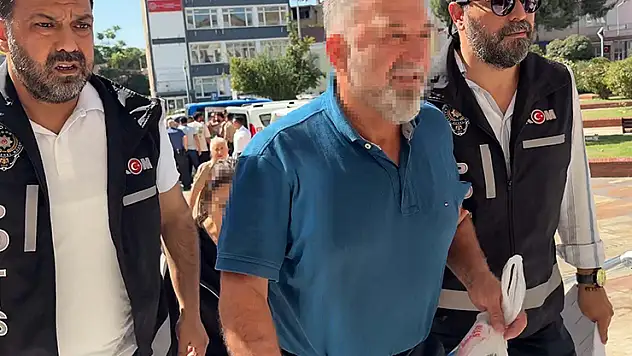 'Bıçak parası' aldığı öne sürülen profesör ile sekreteri gözaltında