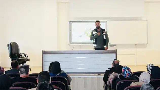 Bilecik'te velilere narkotik polislerince seminer verildi