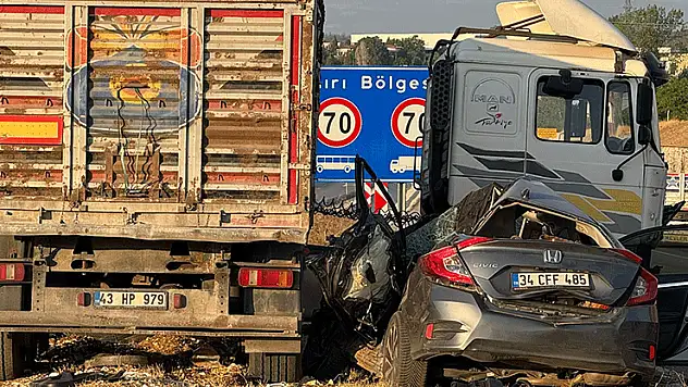 Bilecik'te tır ile otomobil çarpıştı: 1 ölü, 3 yaralı