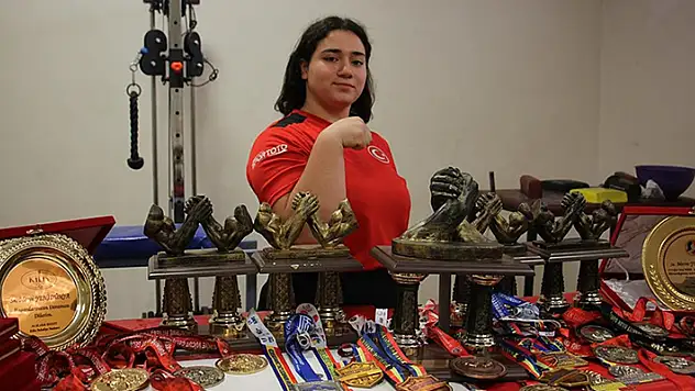 Bilek güreşinde 38 madalya sahibi Merve Yenidünya, Dünya Şampiyonası'na hazırlanıyor
