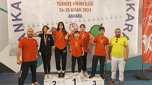 Bilek güreşinde Konya rüzgarı
