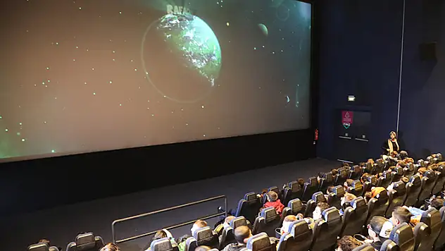 Bilgehane öğrencileri sinema keyfi yaşıyor

