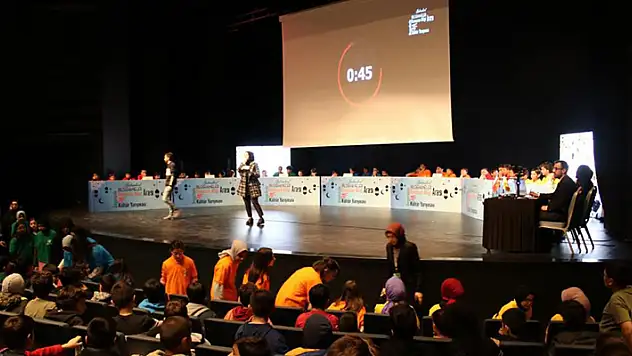 Bilgehaneler'de Bilgi ve Kültür Yarışmasının finali büyük coşkuya sahne oldu

