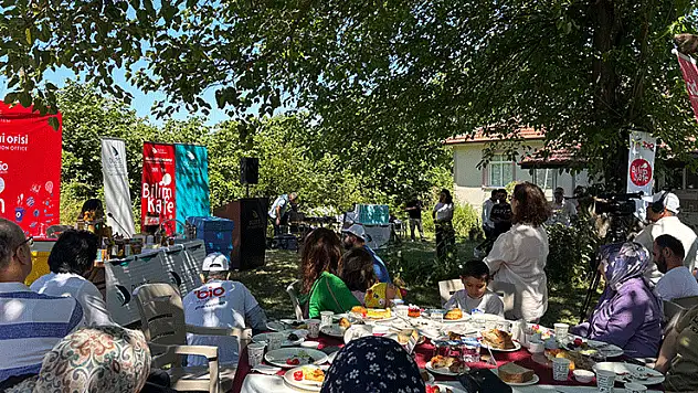 'Bilim Kafe', üniversite hocaları ve vatandaşları buluşturdu