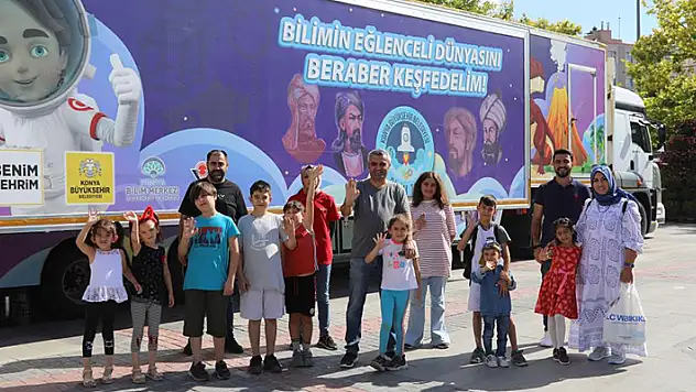 Bilim Tırı bilime meraklı öğrencileri Kültürpark'ta ağırlıyor
