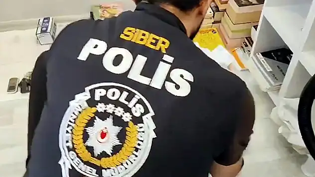 Bilişim suçlarına 19 ilde 'Siberağ-9' operasyonları 17 şüpheli tutuklandı

