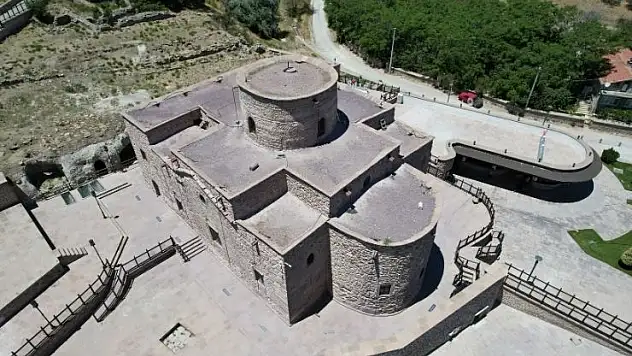 Bin 700 yıldır ayakta olan kilise, müze olarak ziyaretçilerini ağırlıyor