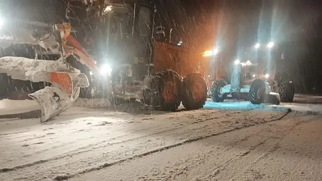 Bin 825 rakımlı Alacabel'de gece başlayan kar yağışı 10 kilometrelik alanda etkili oldu
