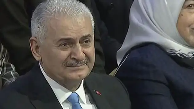 Binali Yıldırım'ın gözyaşları toplantıya damga vurdu