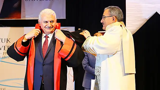 Binali Yıldırım Konya'da konuştu: 'Dünyada 10 büyük projenin 7'sini Türkiye yaptı'