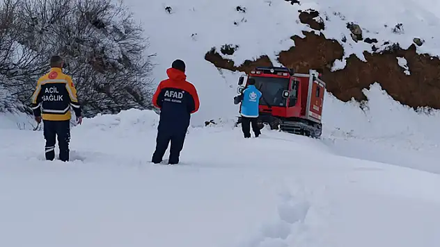 Bingöl'de dağda mahsur kalan 2 avcı, askeri helikopterle kurtarıldı
