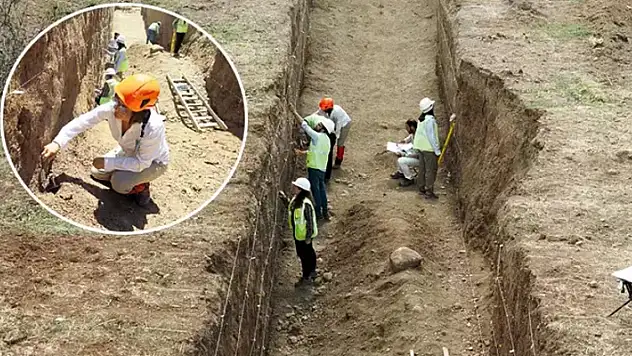 Bingöl'de deprem hendekleri kazılıyor

