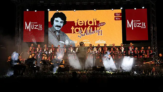 Binlerce Ferdi Tayfur hayranı Selçuklu'da buluştu