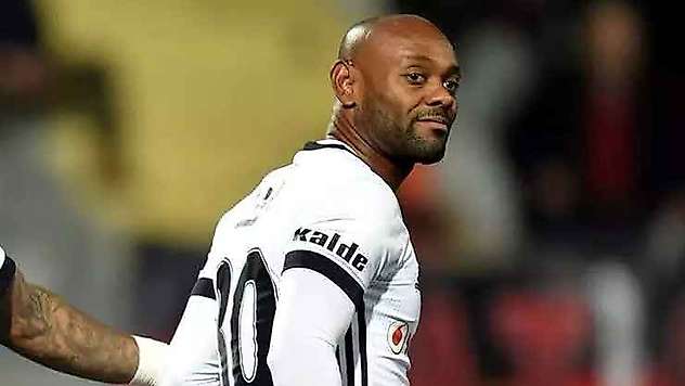 Bir dönem Türkiye'de forma giymişti, 41 yaşında futbolu bıraktı