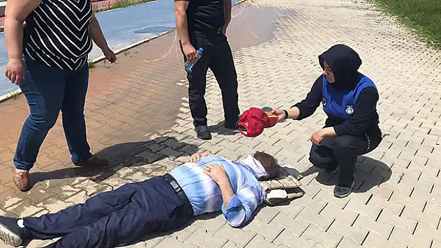 Bir hafta sonra izinle çıkmışlardı! Konya'da sokağa çıkan 3 yaşlı baygınlık geçirdi