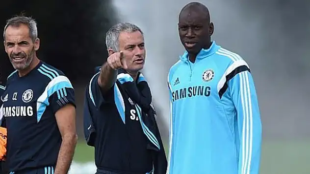 Bir hançer de Demba Ba'dan!