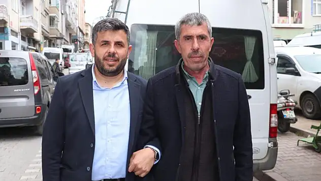 Bir kardeş doğduğu mahallede, diğer kardeş doyduğu mahallede muhtar seçildi
