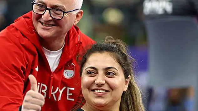 Bir madalya da Sibel Çam'dan
