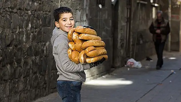 Bir paket sigara 10 ekmeğe bedel!